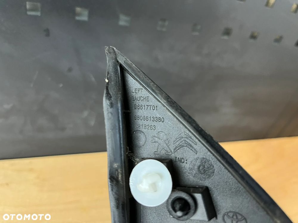 EXPERT III Jumpy III Vivaro IV Zaślepka błotnika przód komplet lewa prawa 9808813380 9808813280 - 3