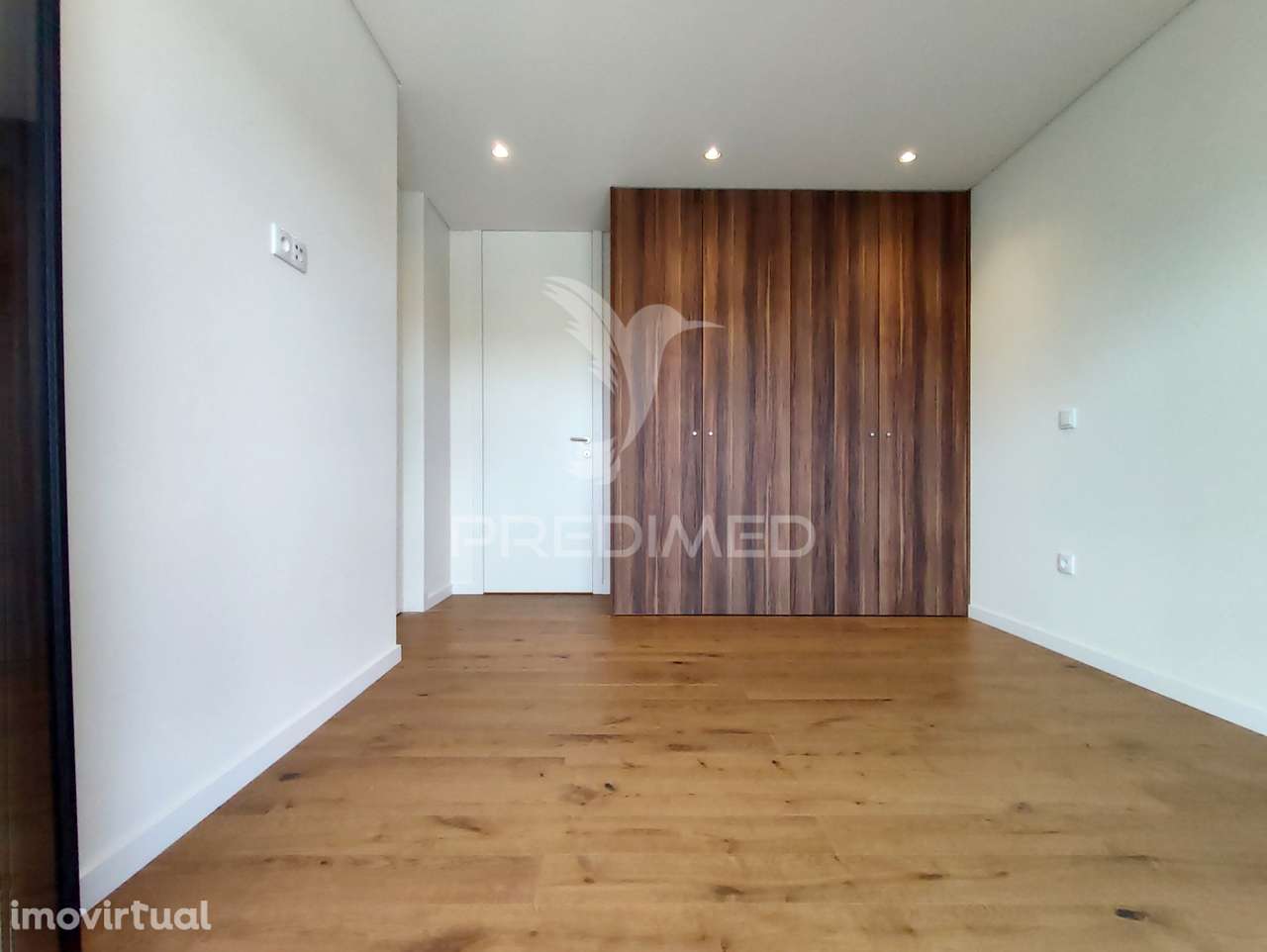 Moradia T4 moderna com piscina e  acabamentos de alta qualidade - Grande imagem: 4/28