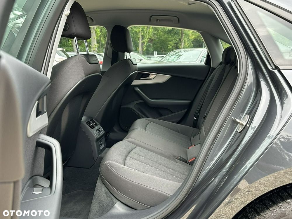 Audi A4 Limousine - 16