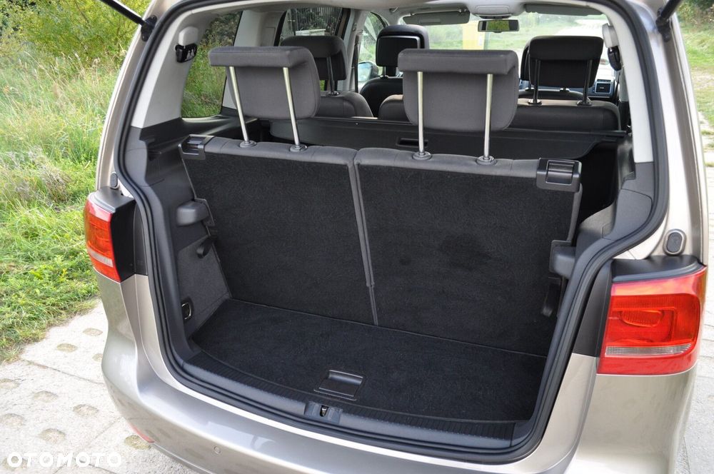 Volkswagen Touran - 17