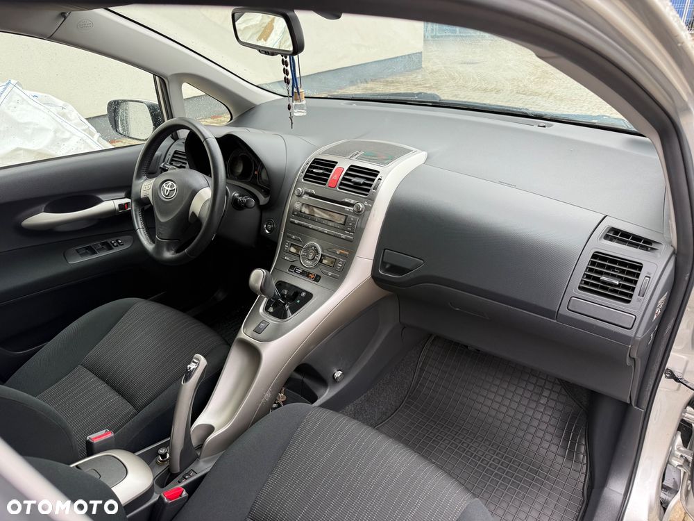 Toyota Auris 1.6 VVT-i Premium MM - 11