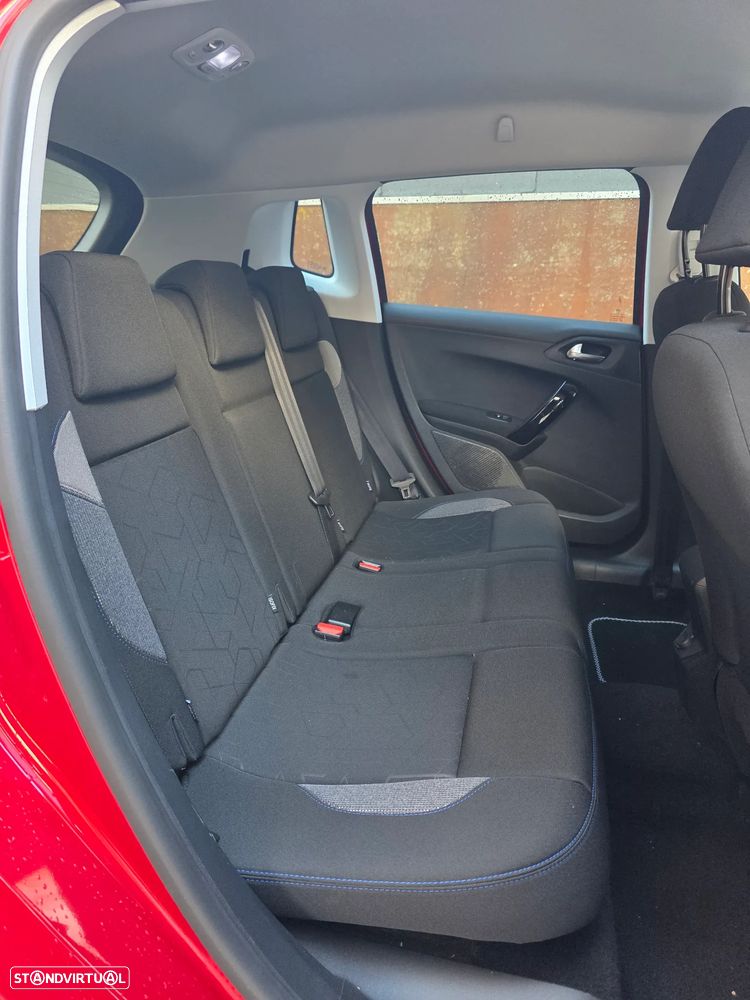 Peugeot 2008 1.2 PureTech Allure - 6