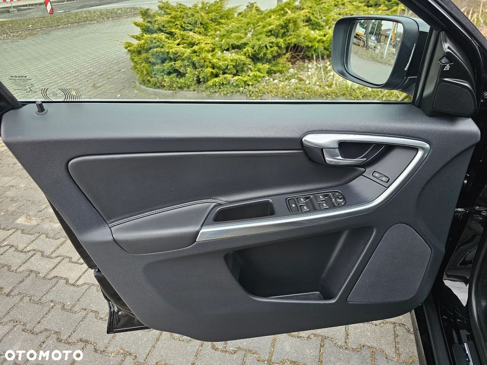 Volvo XC 60 D4 Momentum - 28