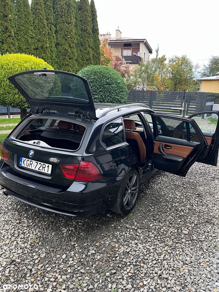 BMW Seria 3 318i Touring - 10