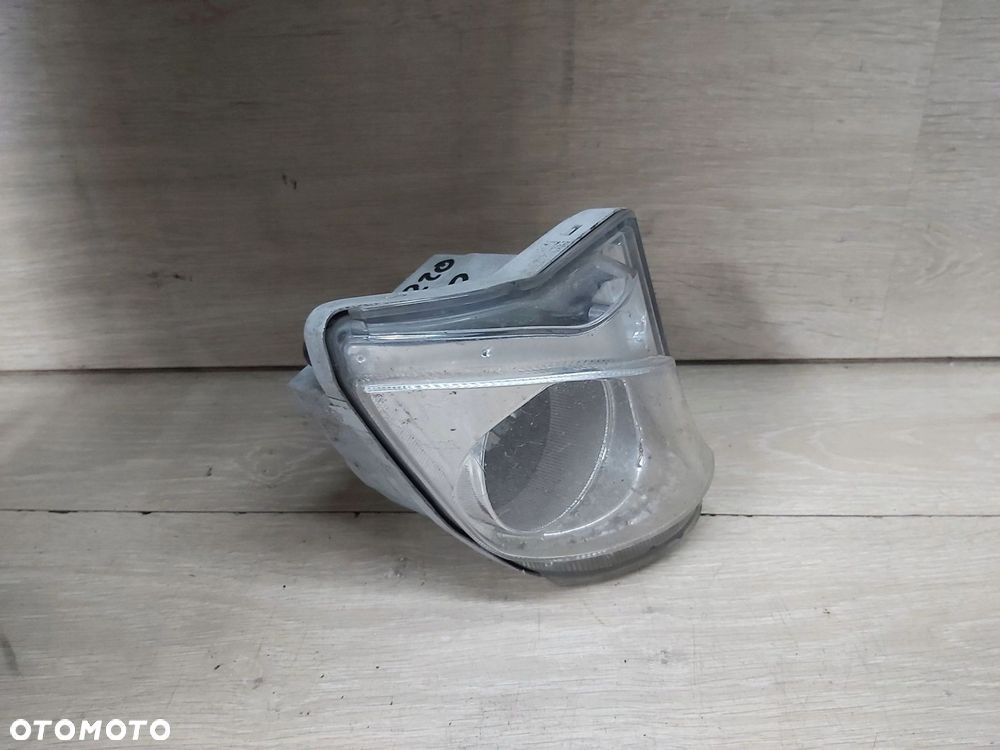 LEXUS IS II 200 220d halogen prawy przód klosz - 1