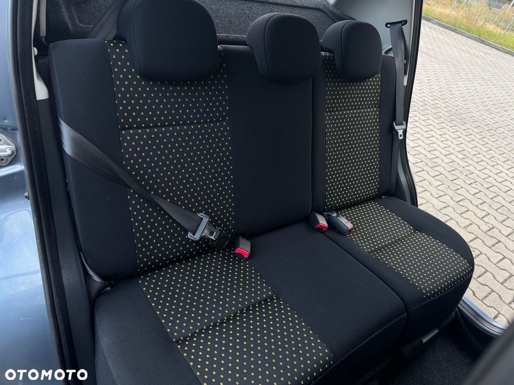 Daihatsu Sirion - 30