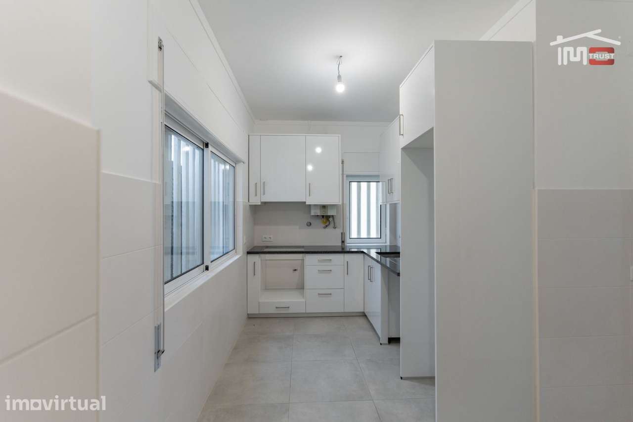 Apartamento T2 renovado no centro de Fátima - Grande imagem: 2/15