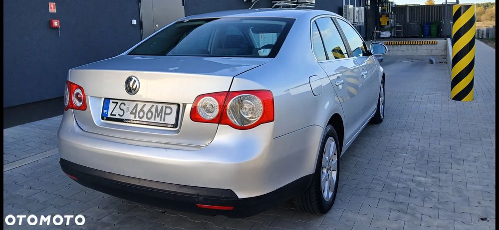 Volkswagen Jetta 1.9 TDI Comfortline - 6
