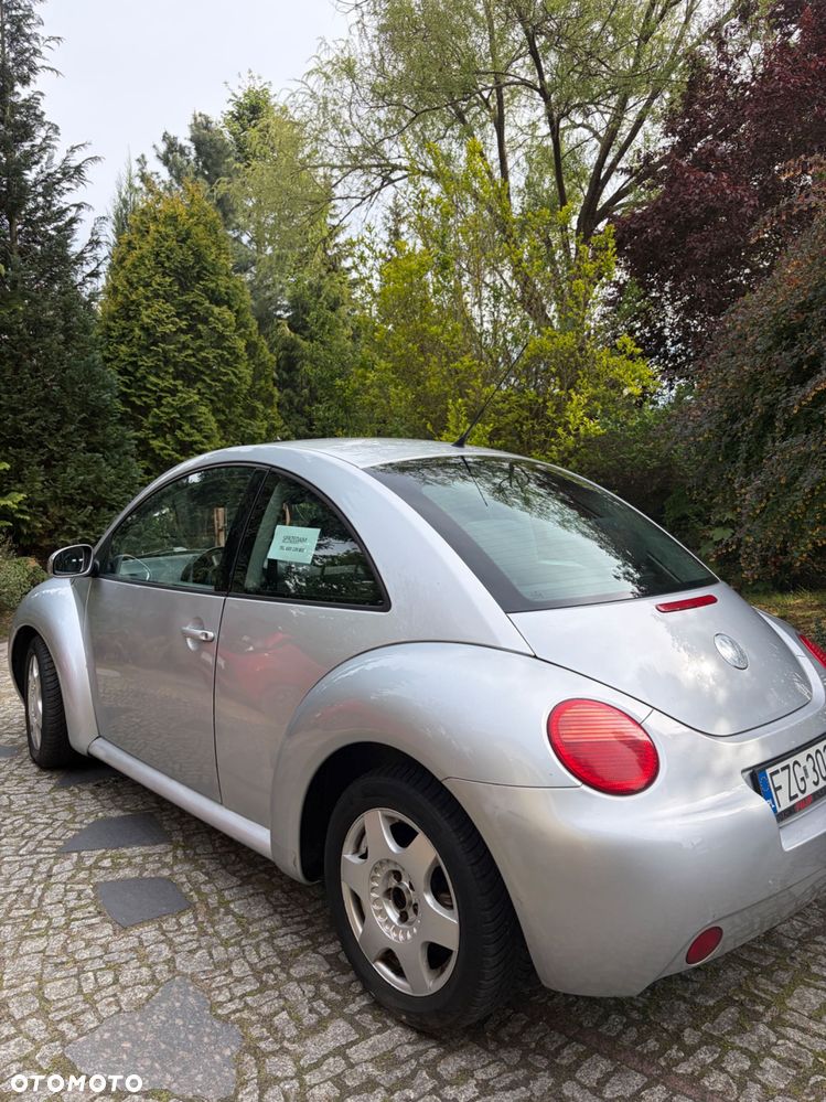 Volkswagen New Beetle - 2
