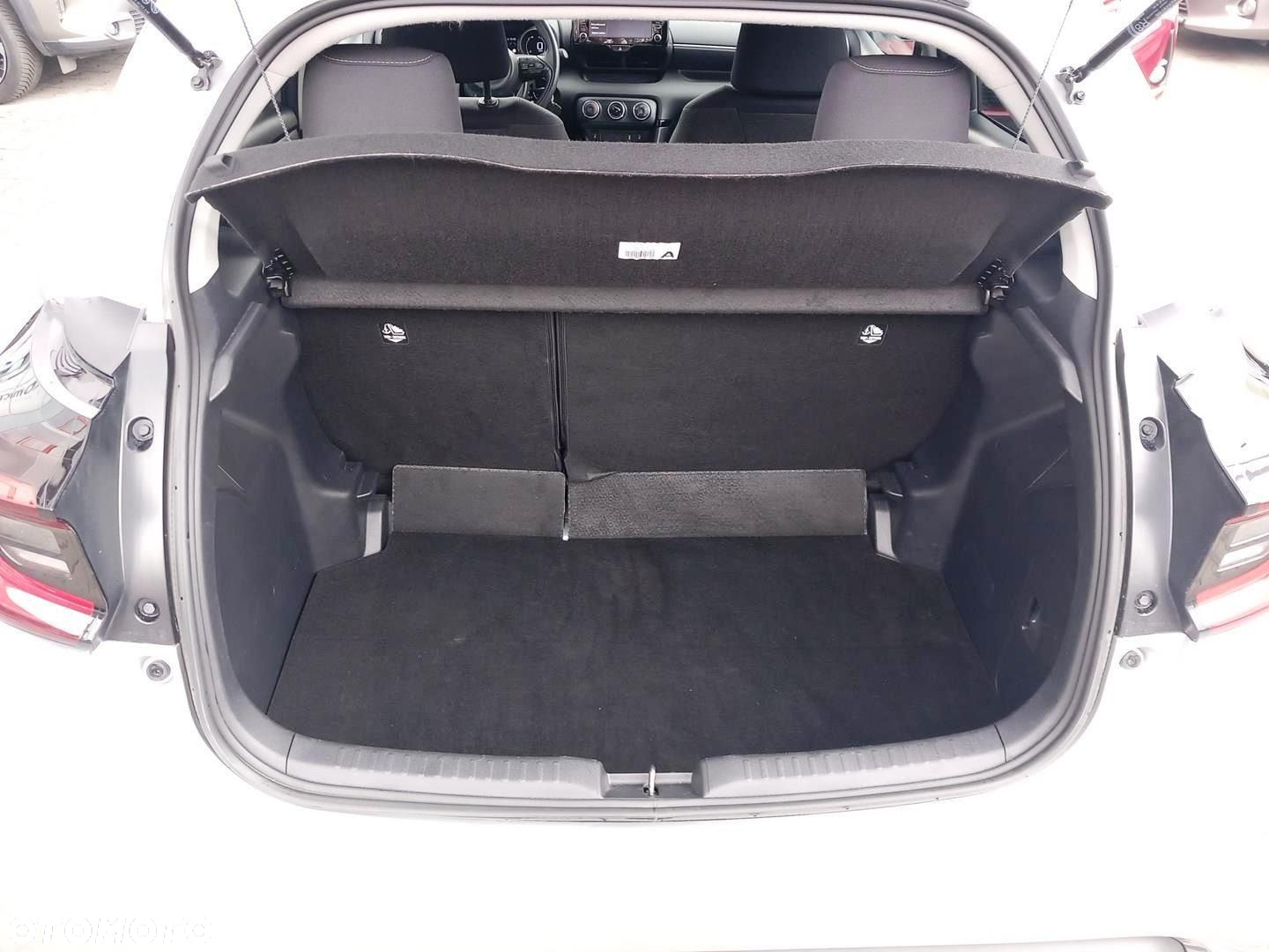 Toyota Yaris - 10