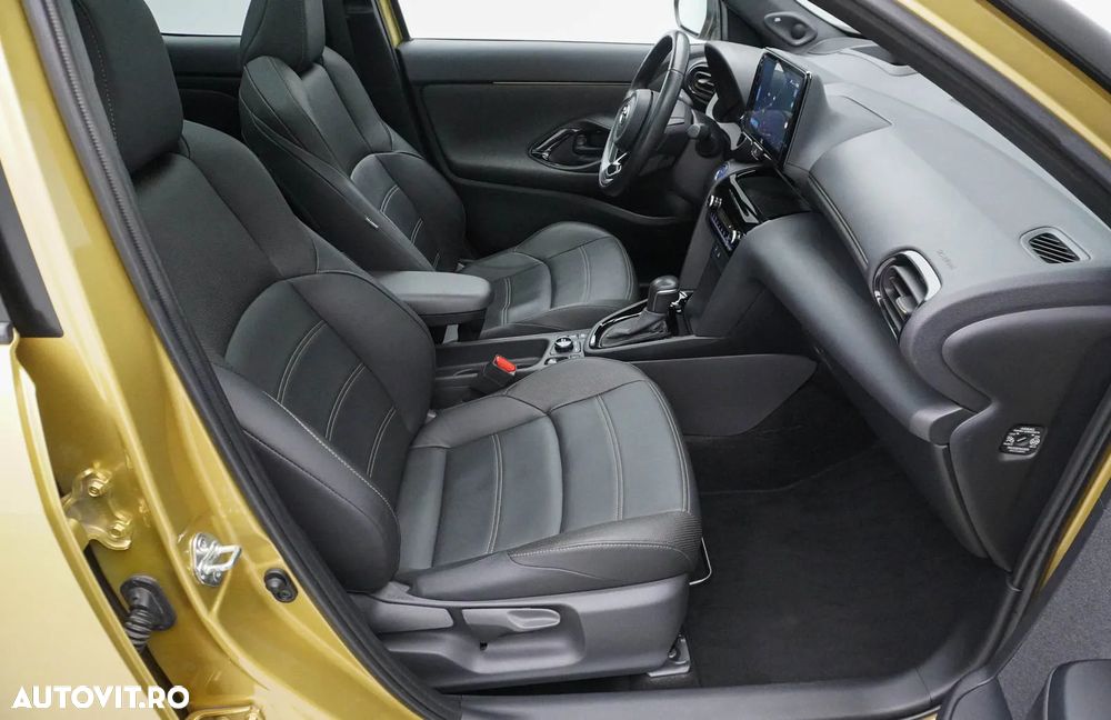 Toyota Yaris Cross 1.5 VVT-i HSD 4x4 Exclusive Adventure - 13