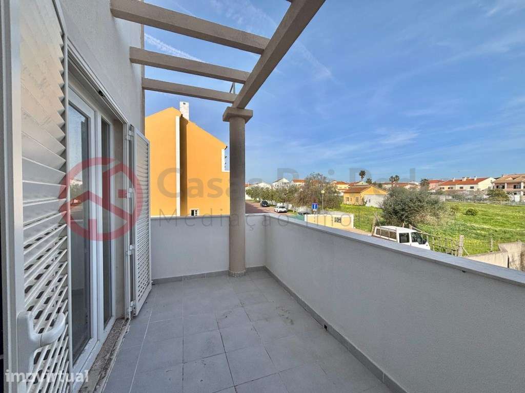 Moradia T3 de Excelência no Centro de Alcochete, com Garagem e Sótã... - Grande imagem: 4/33