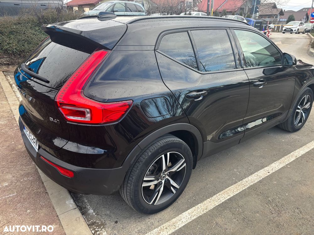Volvo XC 40 B4 AT8 AWD Mild Hybrid R-Design - 2