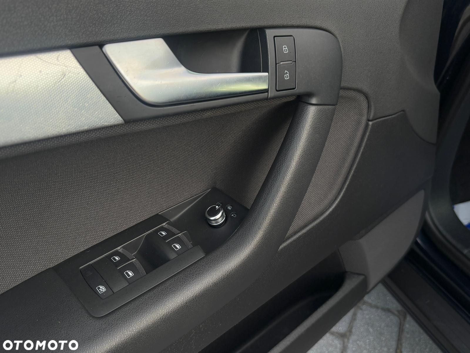 Audi A3 2.0 TDI Sportback DPF (DSG) S tronic Attraction - 17