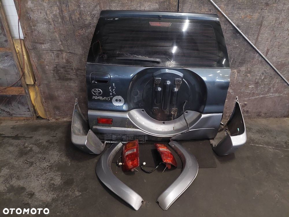 KOMPLETNY TYŁ TOYOTA RAV4 II LIFT SZARY KLAPA BAGAŻNIKA ZDERZAK LAMPY - 1