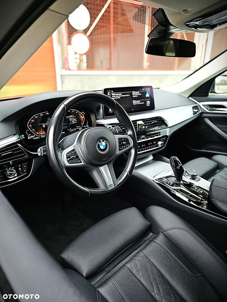 BMW Seria 5 520d xDrive mHEV - 19