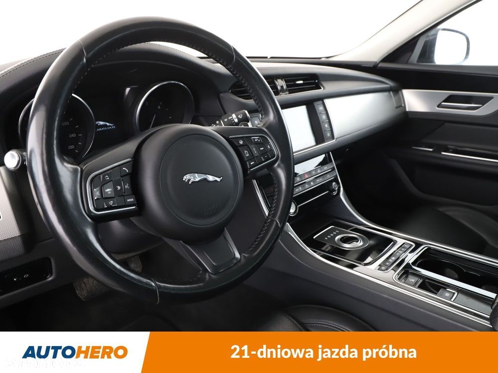 Jaguar XF - 12