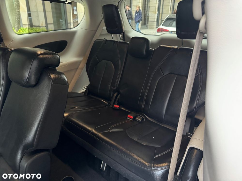 Chrysler Pacifica - 22