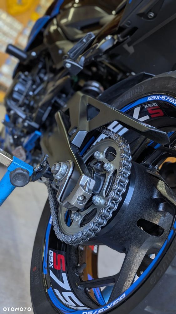 Suzuki GSX - 11