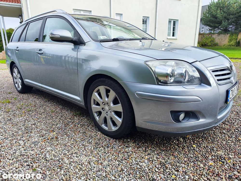 Toyota Avensis 2.2 D-4D Prestige - 4