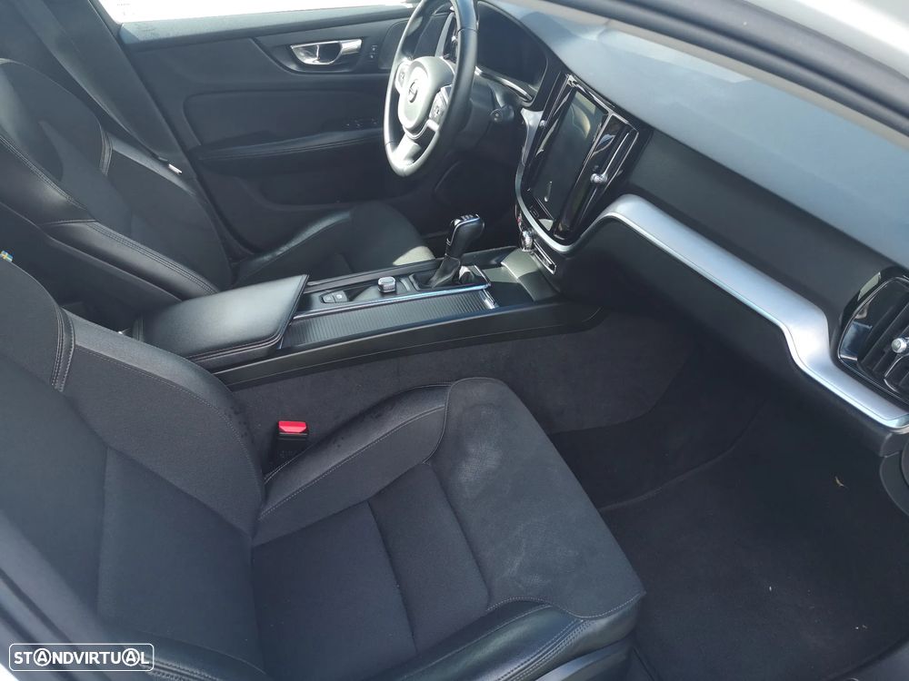 Volvo V60 2.0 D4 Momentum Plus - 10
