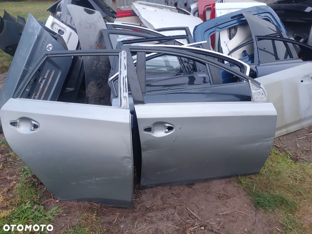 Błotnik przedni prawy toyota Auris 2 - 3