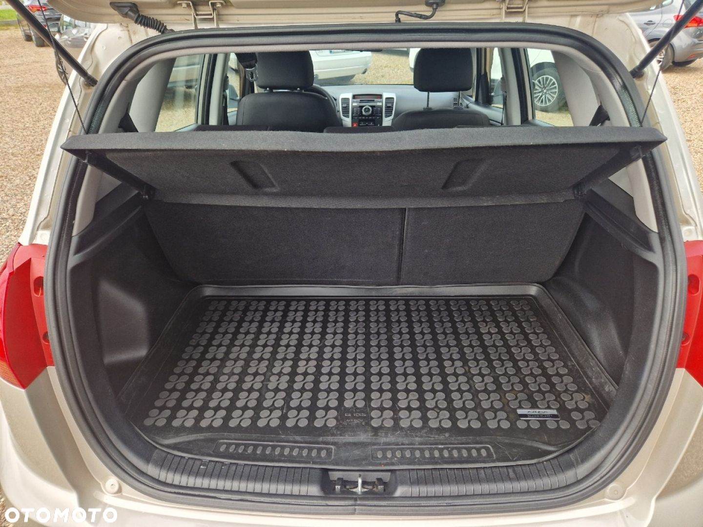 Kia Venga - 16