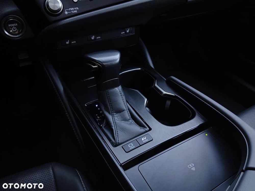 Lexus ES 300h Business Edition - 22