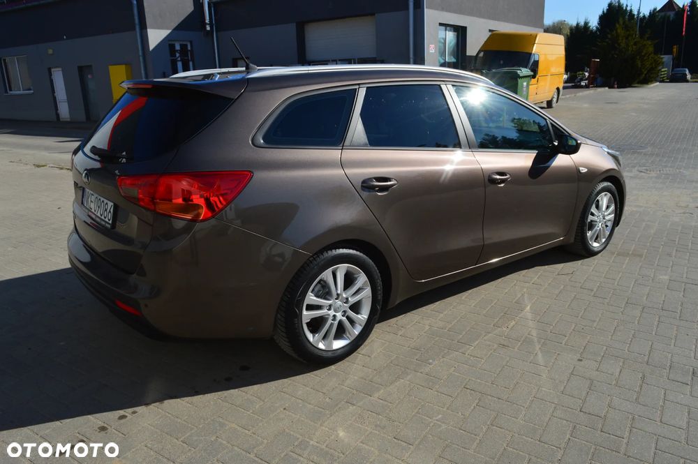 Kia Ceed 1.6 GDI Dream Team Edition - 9