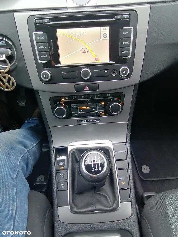 Volkswagen Passat - 37