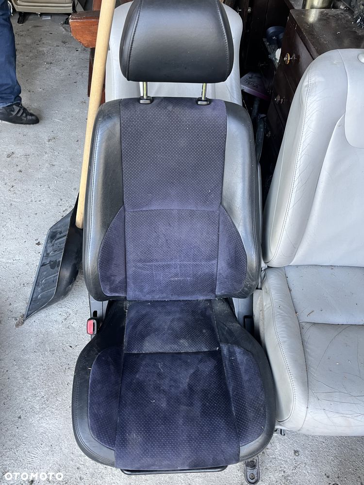 Komplet foteli Lexus IS200 ang 99-05r. - 2