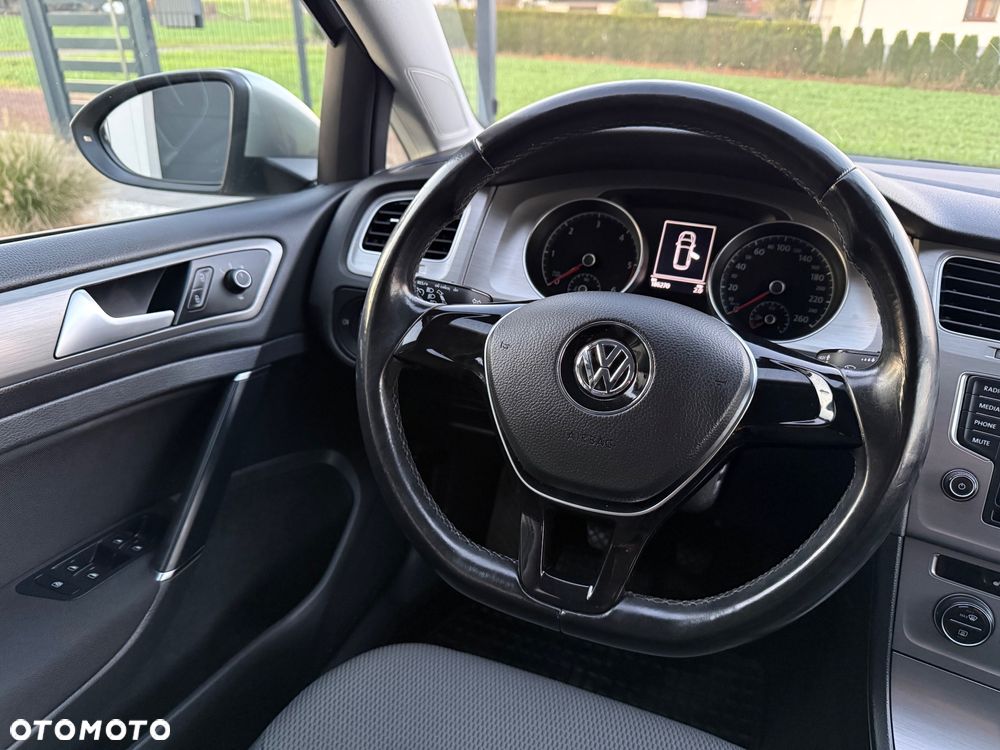 Volkswagen Golf - 29