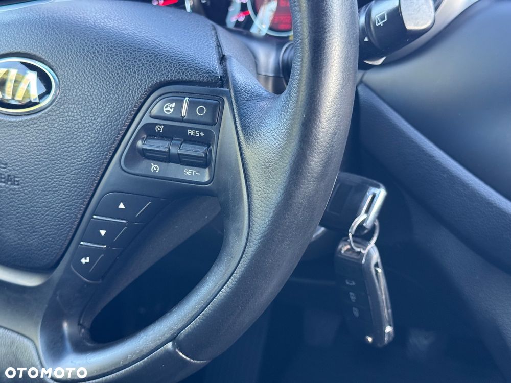 Kia Ceed 1.4 CVVT SW Fifa World Cup Edition - 20