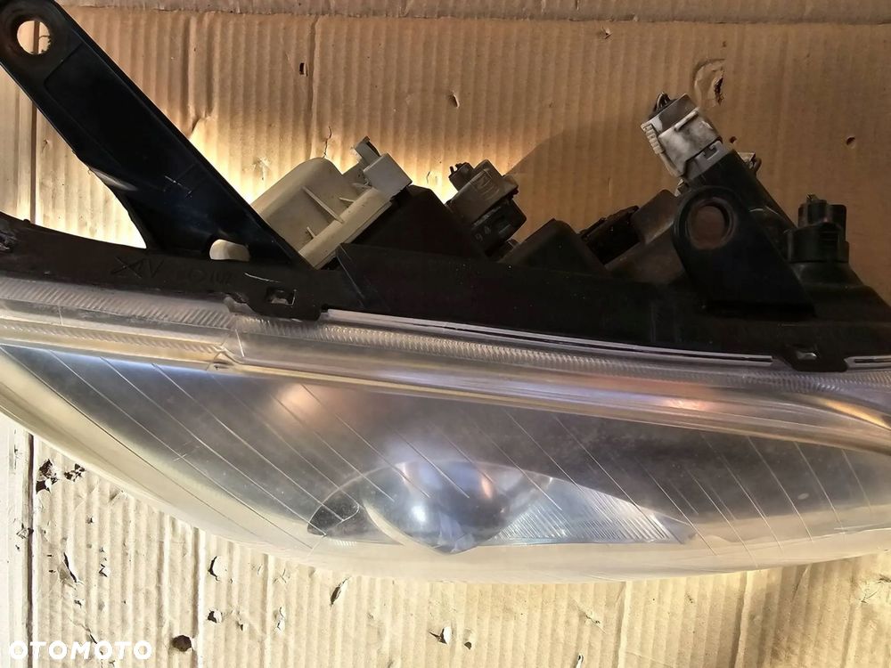 lampa przednia prawa toyota avensis t25 nr magazynowy 440968 - 3