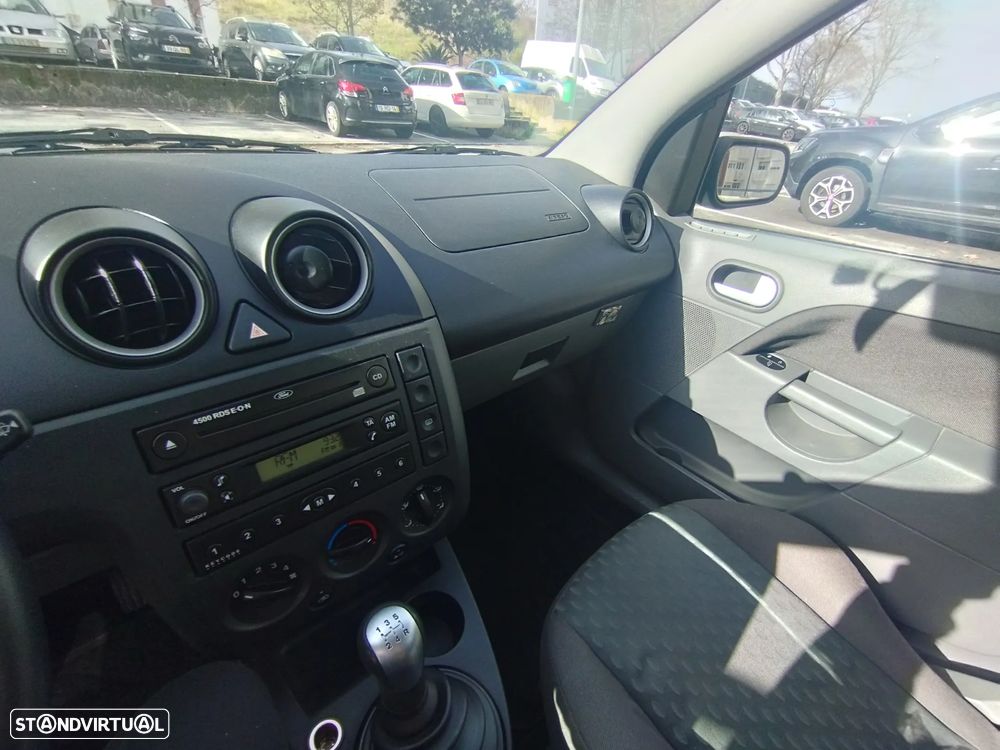 Ford Fiesta 1.4 Ghia - 3