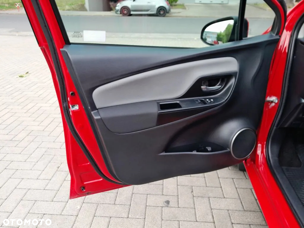Toyota Yaris 1.33 Premium EU6 - 18