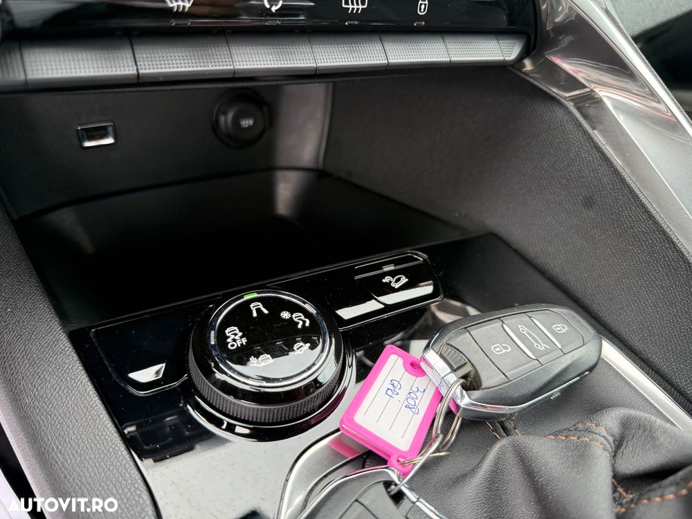 Peugeot 3008 PureTech 130 Stop & Start GPF Allure - 19