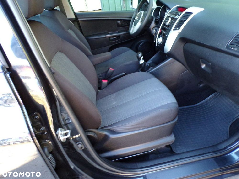 Kia Venga - 29