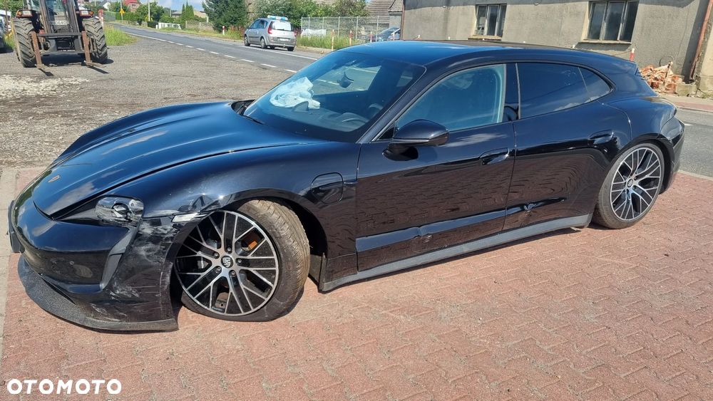 Porsche Taycan Performance Plus - 4