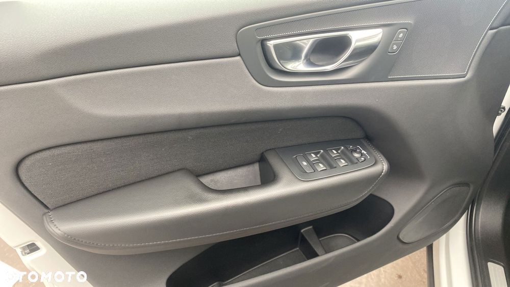 Volvo XC 60 B4 D AWD Momentum Pro - 15