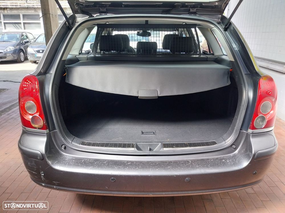 Toyota Avensis SW 2.0 D-4D - 15