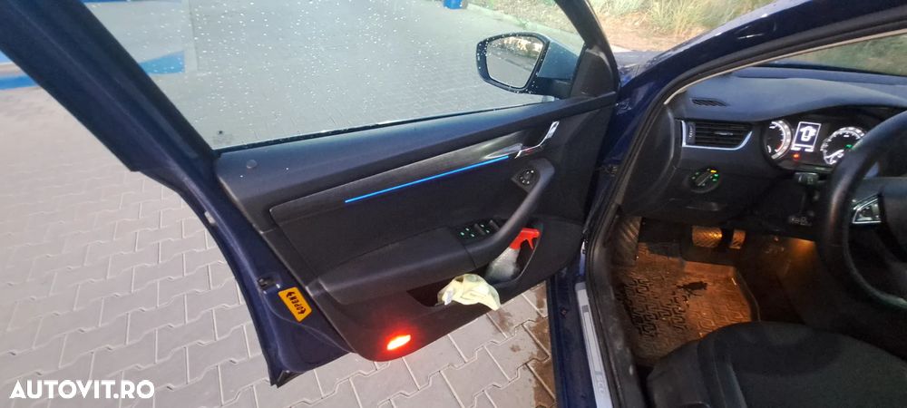 Skoda Octavia Combi Diesel 2.0 TDI 4X4 DSG Scout - 5