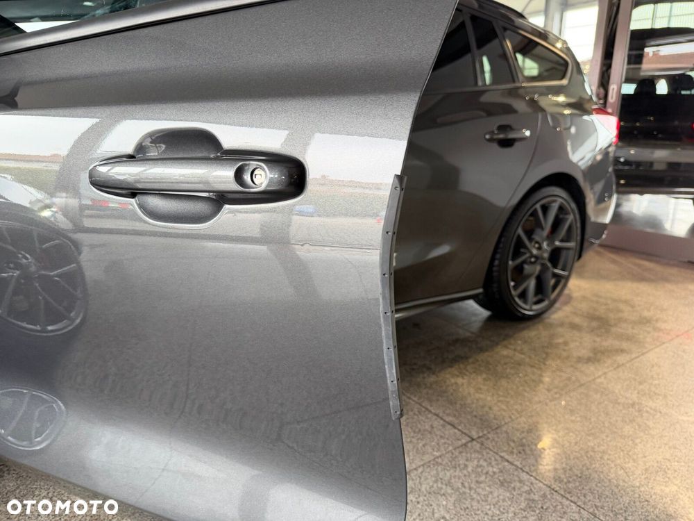 Ford Focus 2.3 EcoBoost ST X - 34