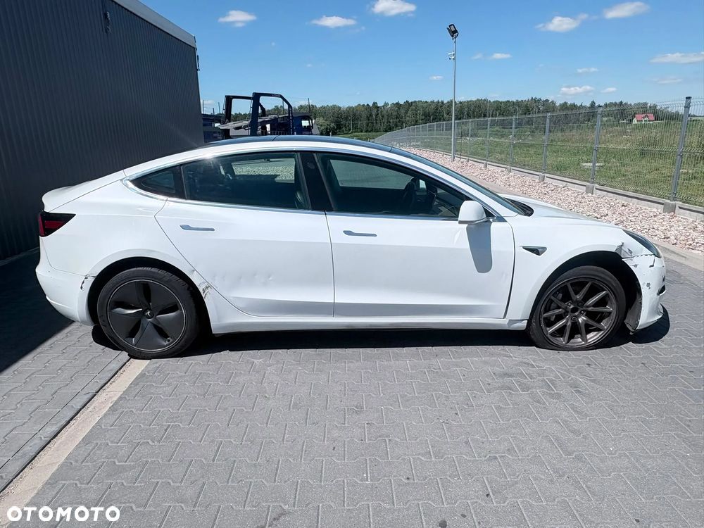 Tesla Model 3 Standard Reichweite Plus Hinterradantrieb - 5