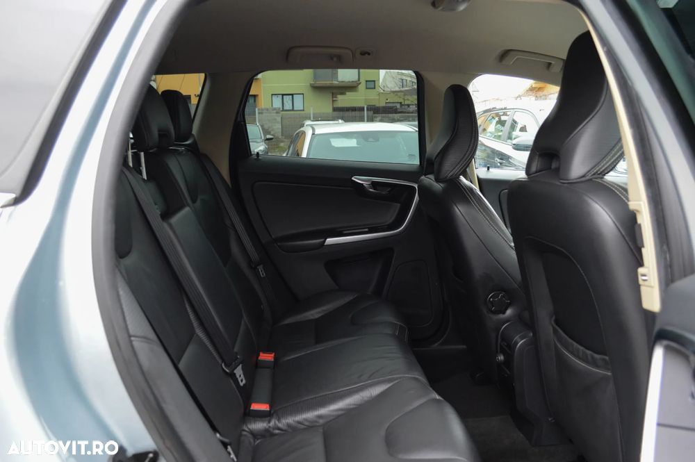 Volvo XC 60 D5 AWD Aut. RDesign - 22