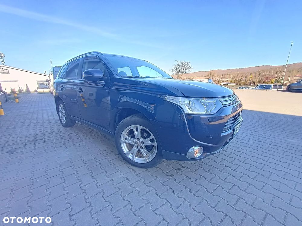 Mitsubishi Outlander 2.2 DI-D 4WD Automatik Instyle - 2