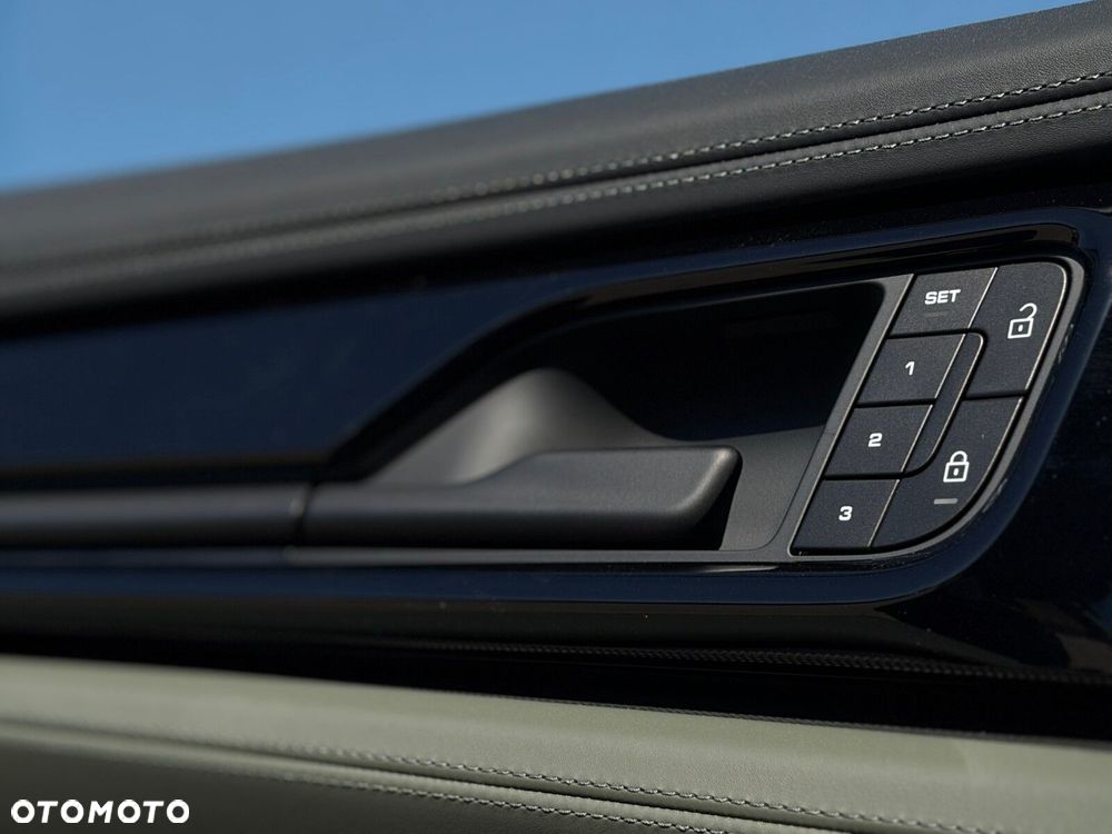 Porsche Panamera - 25