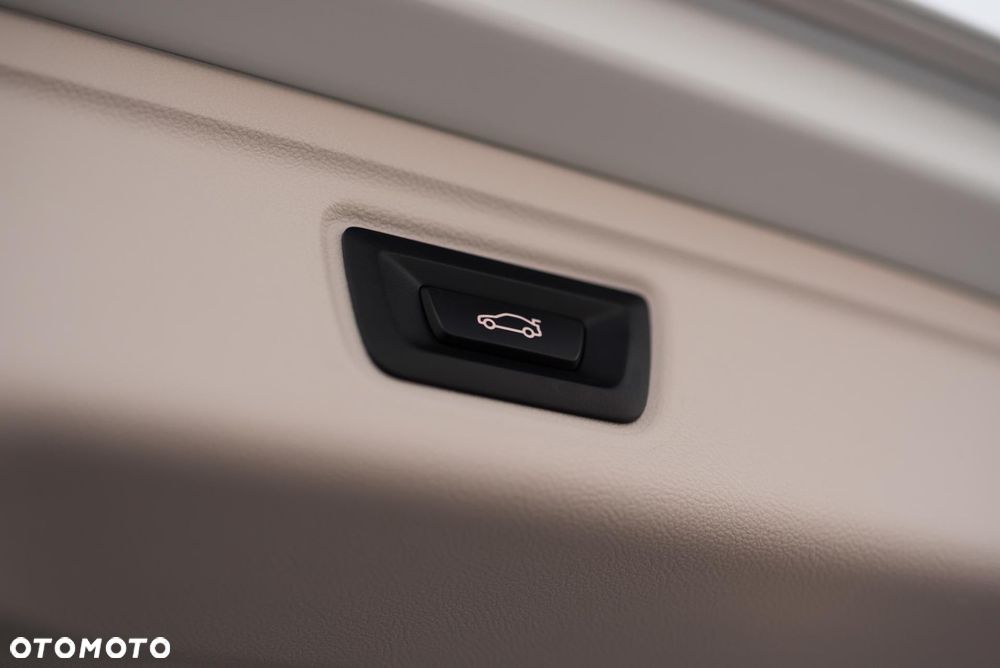 BMW Seria 3 320d Luxury Line - 38