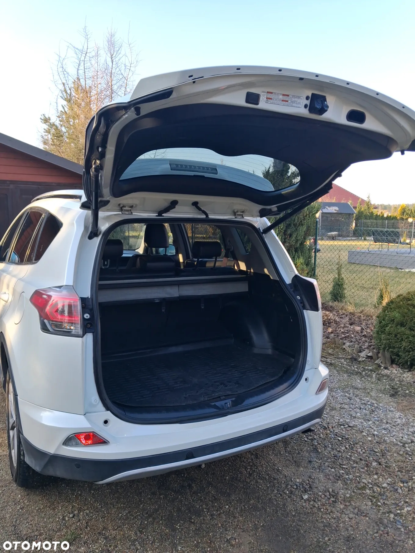Toyota RAV4 Hybrid Premium 4x4 - 32