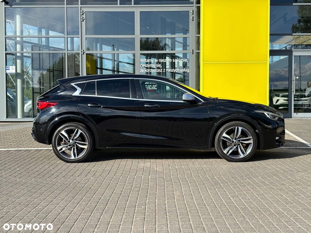 Infiniti Q30 - 5